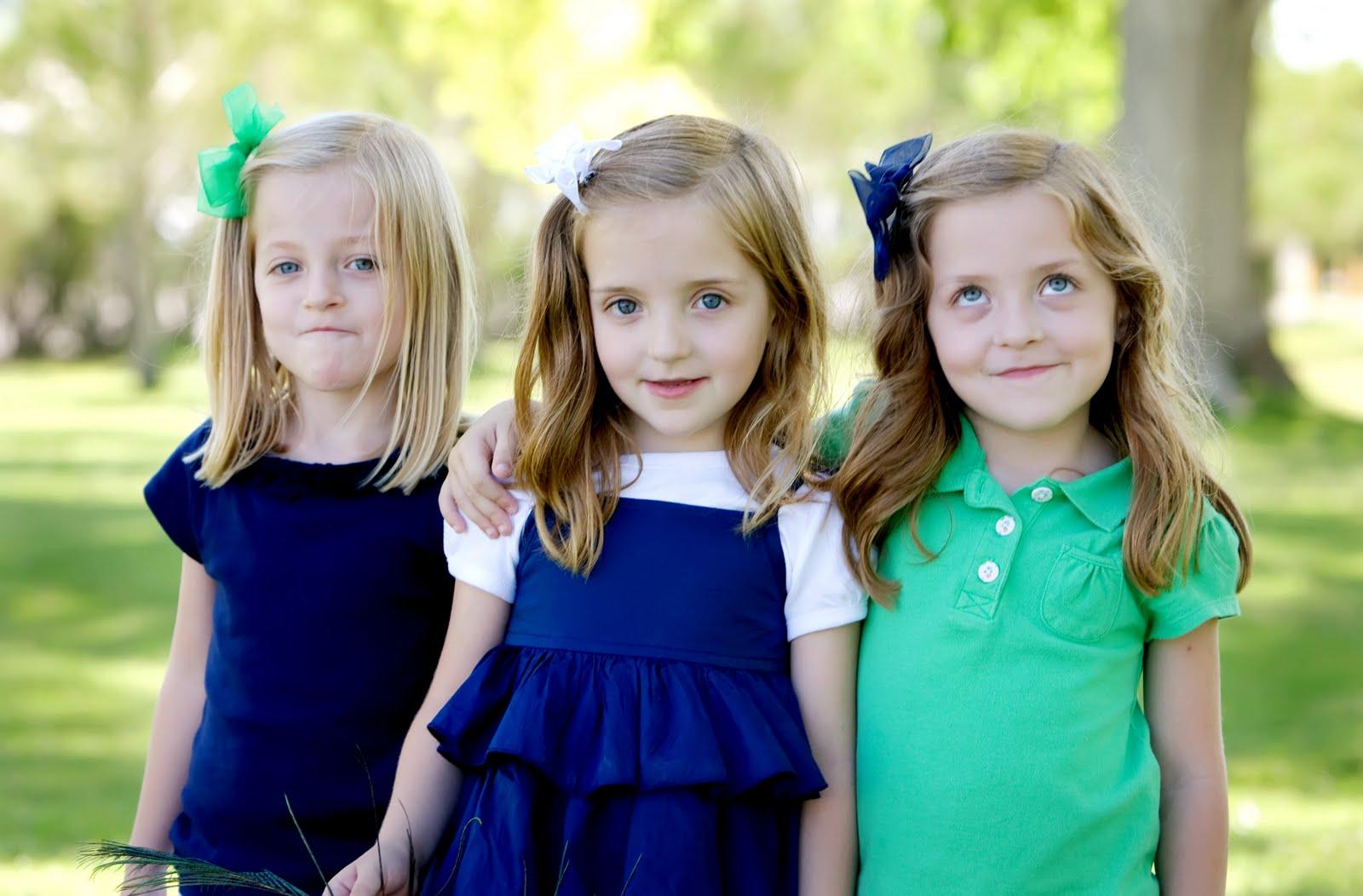 英国两岁三胞胎,用护肤霜给家里装修,淘气笑倒妈妈