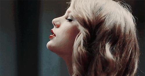 适合20岁女生的巴宝莉香水有哪些 (香奈儿邂逅香水哪个适合20岁女生)