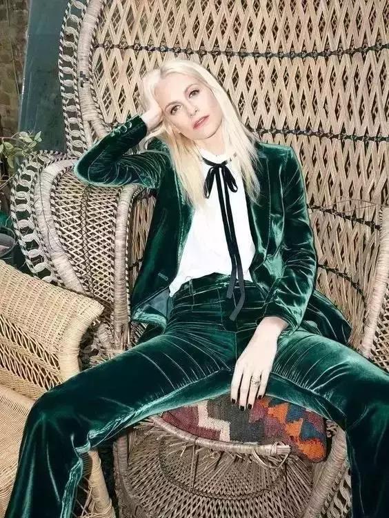 秋天穿丝绒太美太高级了 (轻薄高级的丝绒质地太讨人喜欢了)