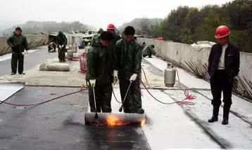 旧屋面防水翻新施工报价清单,坡屋面防水卷材正确施工方法