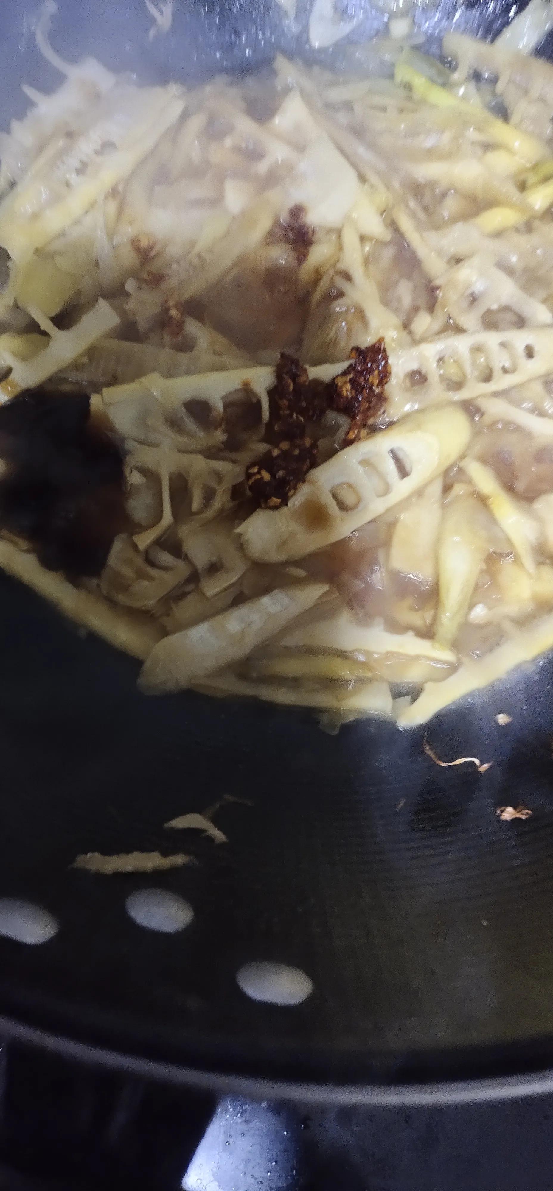 做一盘鲜嫩的竹笋凉拌吃最爽口了,新鲜竹笋这样做开胃下饭方法简单