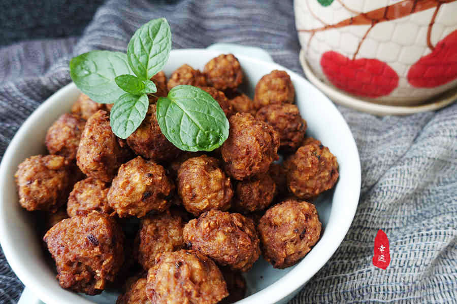 秘制炸丸子的做法大全,怎样炸丸子外酥里软又开胃