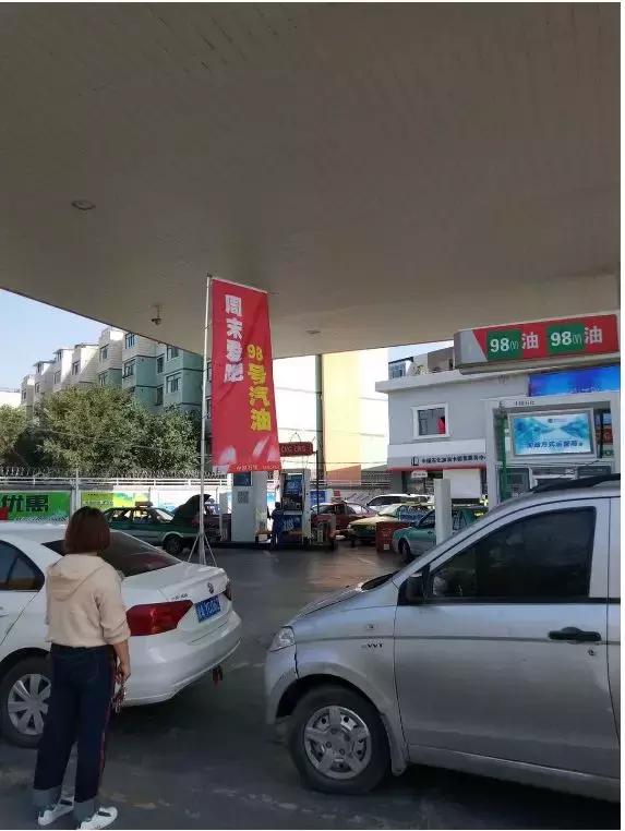 为什么说爱跑98品牌汽油,会给你不一样的开车感觉