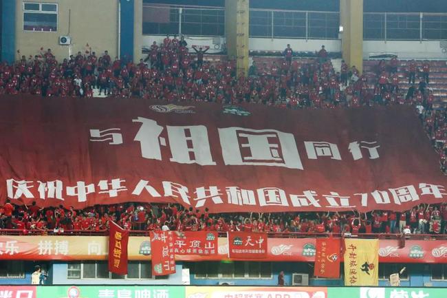 盘点足球场上震惊全场的动作,7分钟带你了解足球的魅力