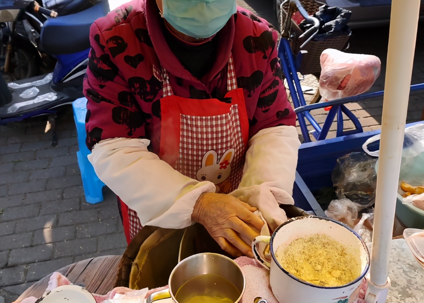 摆摊卖男女老少都爱吃的特色小吃,摆摊卖自制手工小吃