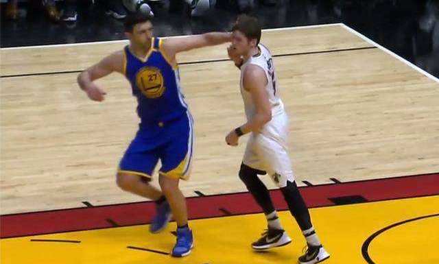 韦世豪爆铲运动员怎么样了,韦世豪脏动作合集