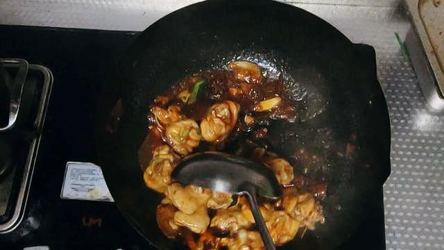 别再吃大盘鸡了！很多吃过的人为啥做不到？试着炒一次，忘掉很难