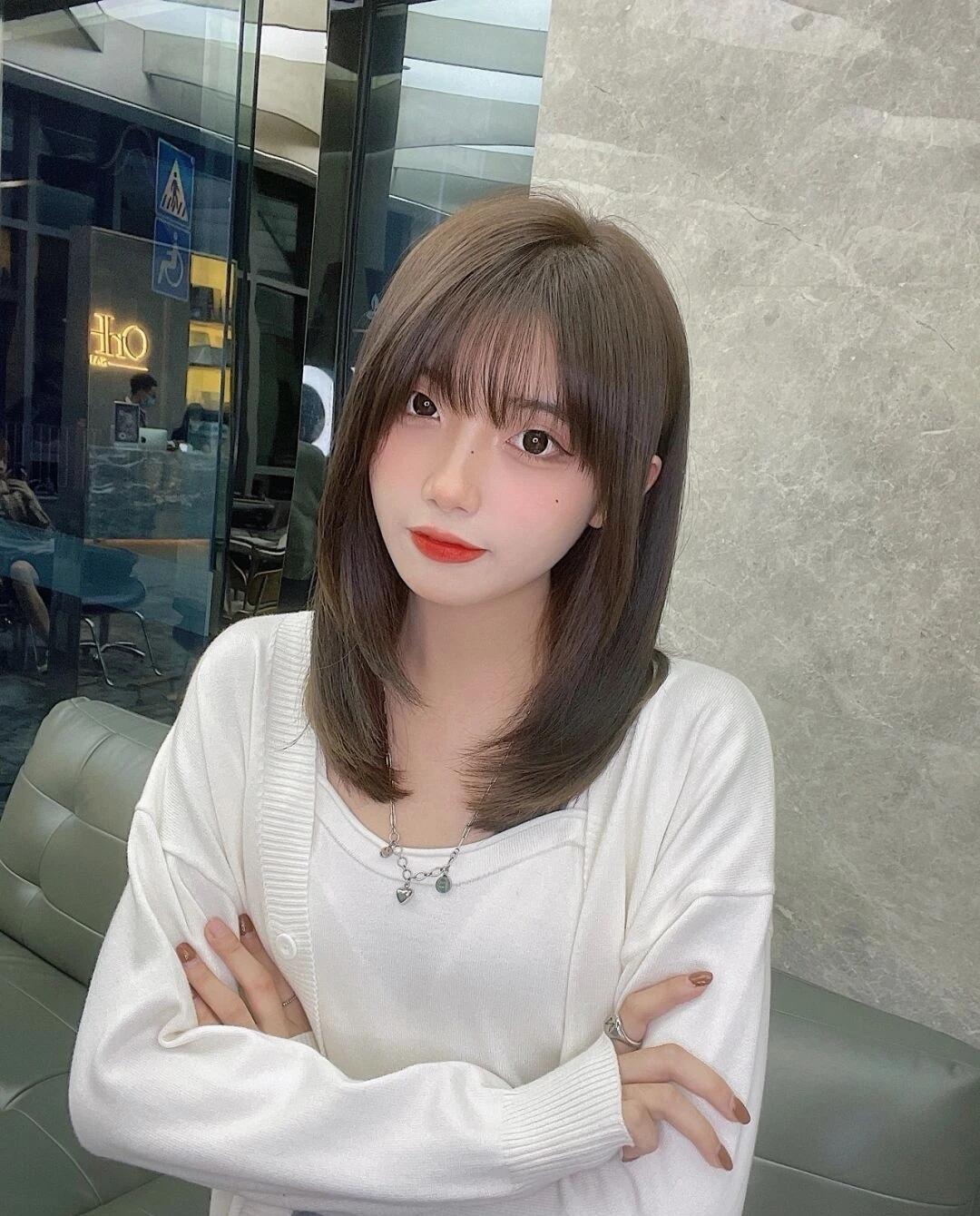 换了一个显脸大的新发型,脸小发型女2021流行发型