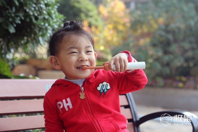 更懂儿童的儿童电动牙刷——iite牙小白S2体验