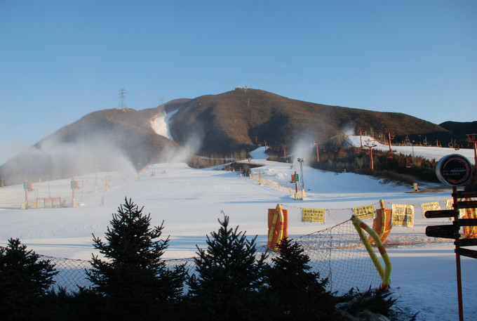 北京滑雪温泉住宿一体,北京滑雪攻略旅游路线推荐