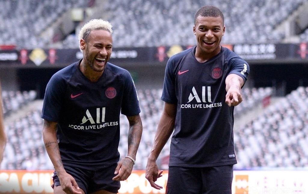 fifa足球世界梅西和vip梅西,fifa20内年度最佳阵容梅西