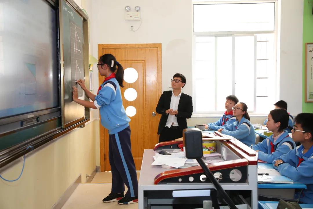 秉持初心育人达己——记湘潭江声实验学校数学教师蓝希平