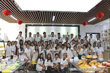 学做蛋糕是做学徒还是去学校,想学做蛋糕是去门店好还是去培训