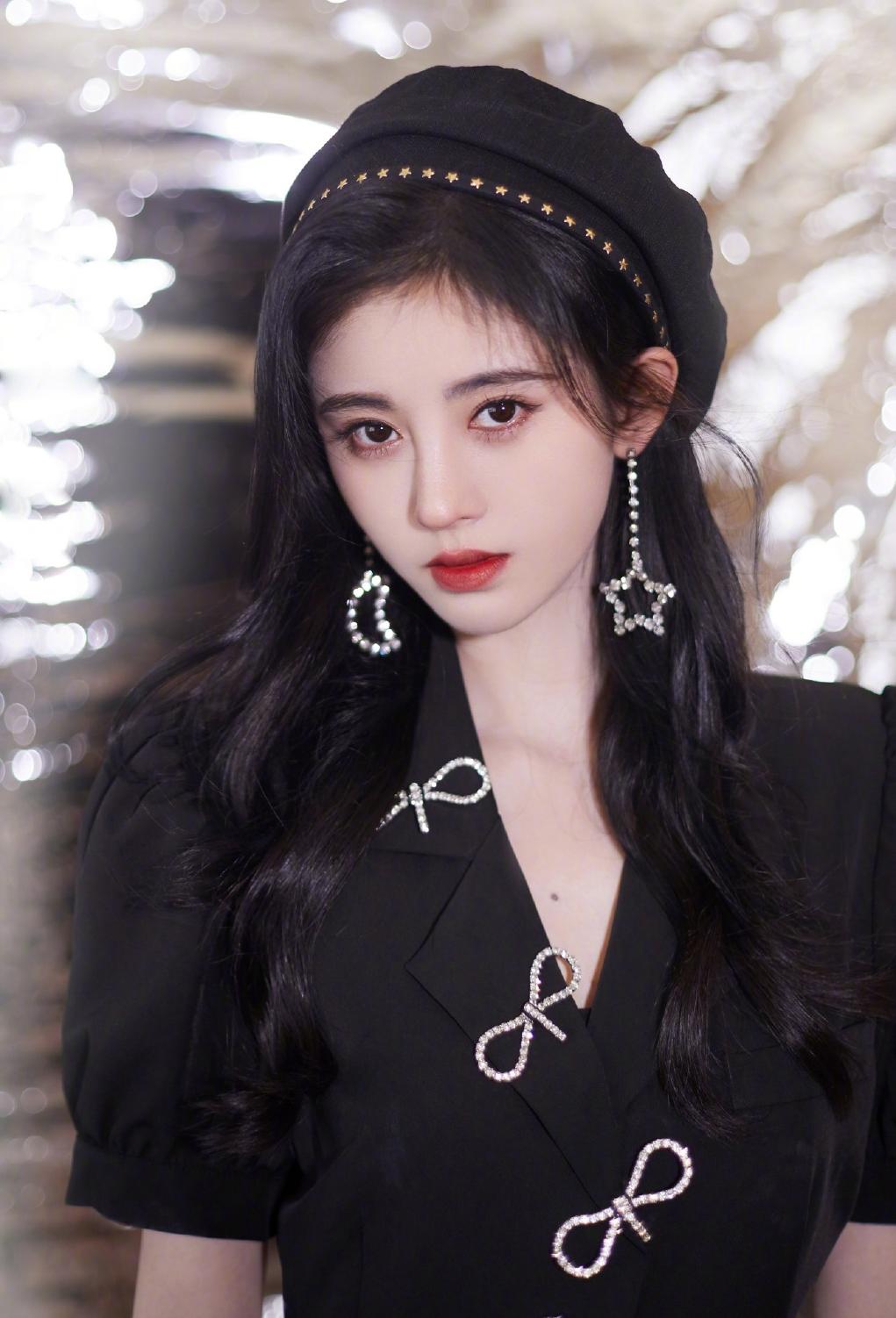 心疼关晓彤,关晓彤人缘到底有多好