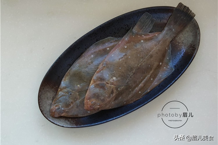 炖鱼不用煎小妙招,煎鱼怎么做不粘锅炖出来又好吃
