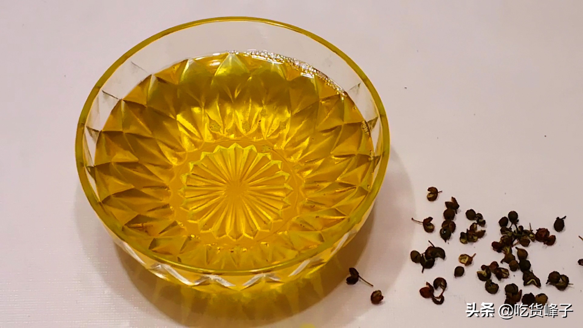 花椒油刚做出来的怎么没有麻味,做花椒油不用油炸大厨教你一招