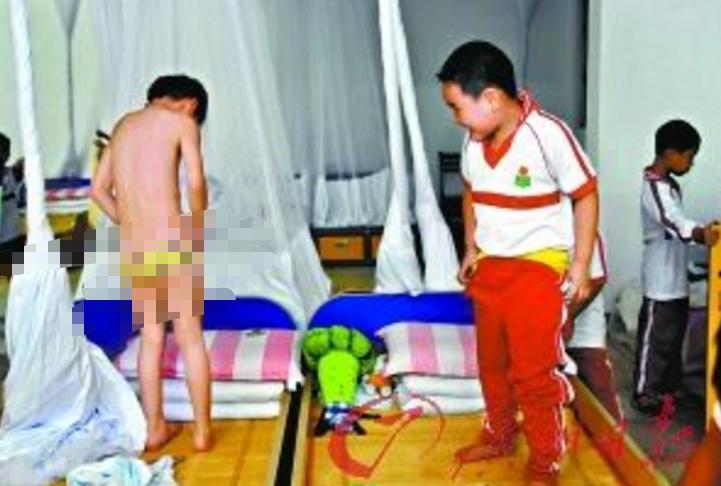 将亲姐私房照卖给同学，无性别界限的教育，注定结出恶果