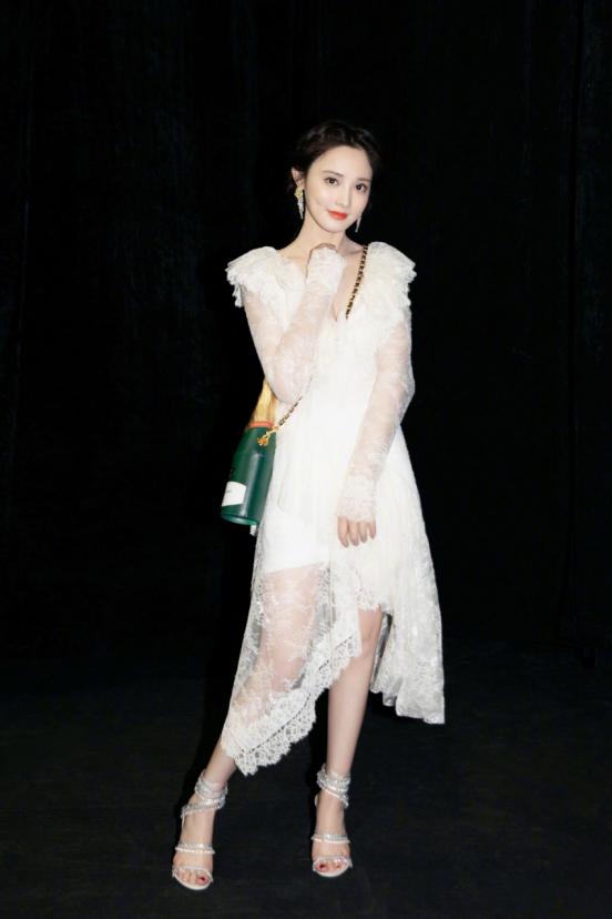 显得不臃肿的棉服,臃肿的棉服怎么穿显瘦又时尚