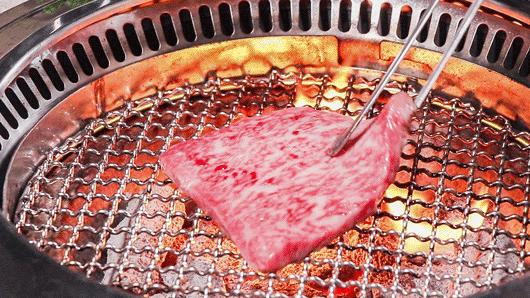 厦门超贵贵贵贵“保姆烤肉”！一口627元！借钱也要来吃……