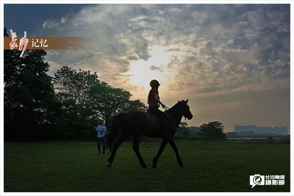 长沙月亮岛最新效果图,长沙月亮岛鸟瞰图