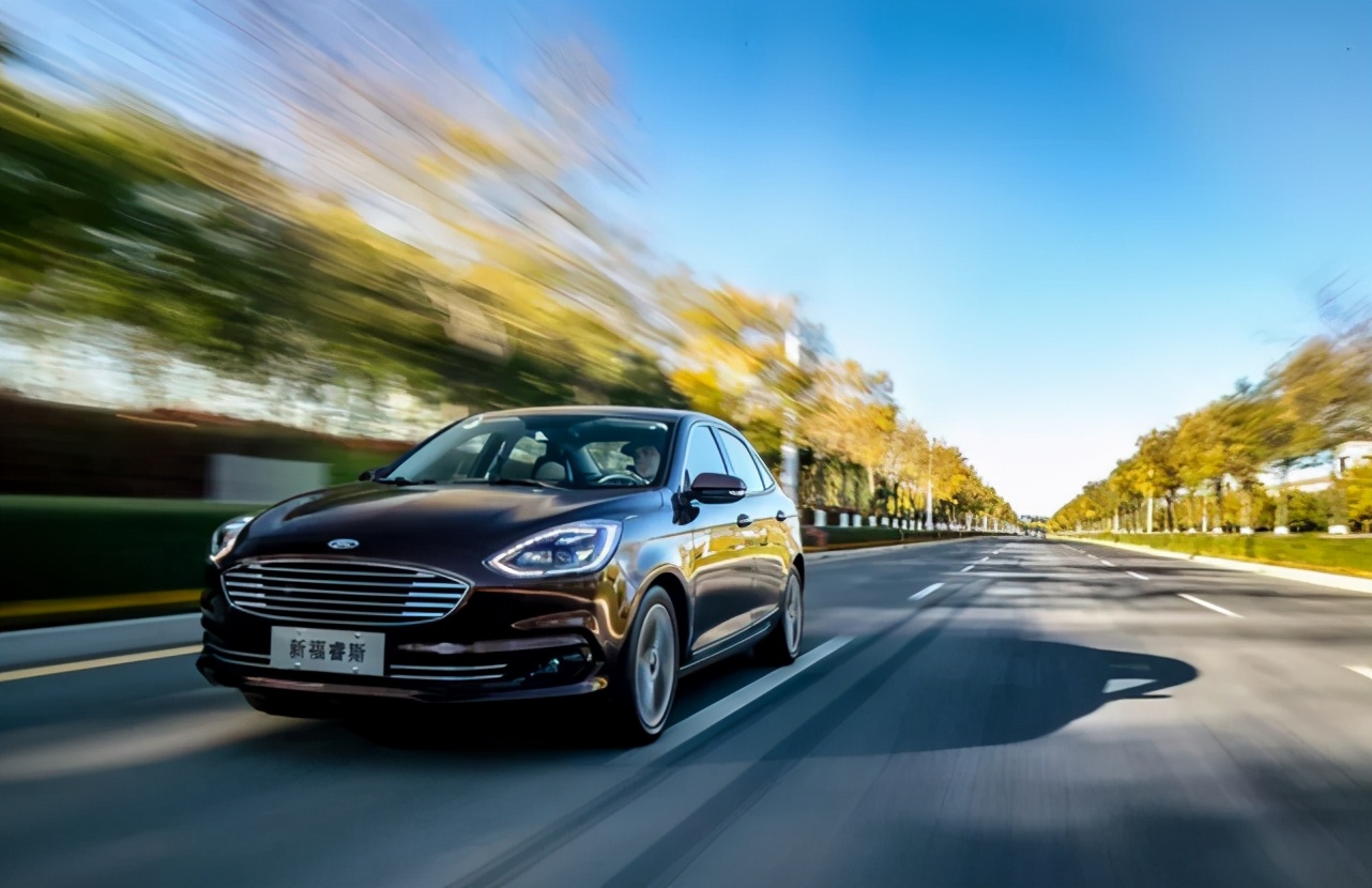 英朗1.56at和福睿斯1.56at选哪个,新款福睿斯车身是加长了吗