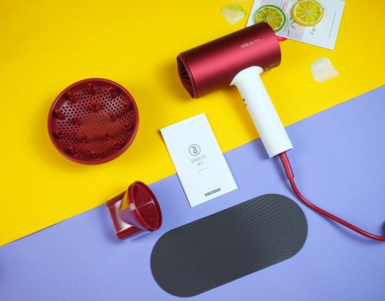 头发风一吹毛躁干枯怎么处理,头发干枯毛躁和吹风机有关吗