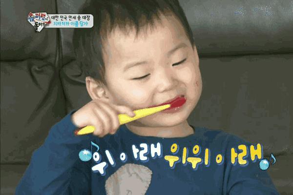 电动牙刷一般怎么充电 (电动牙刷一般怎么充电的)