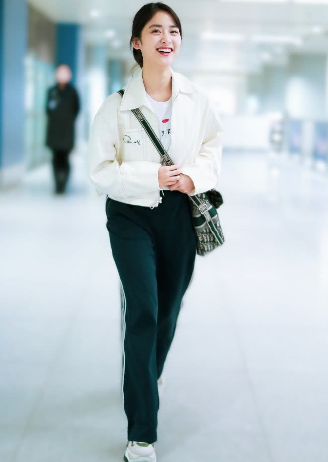 小个子女生适合穿高腰阔腿裤吗,矮个子女生不适合阔腿裤