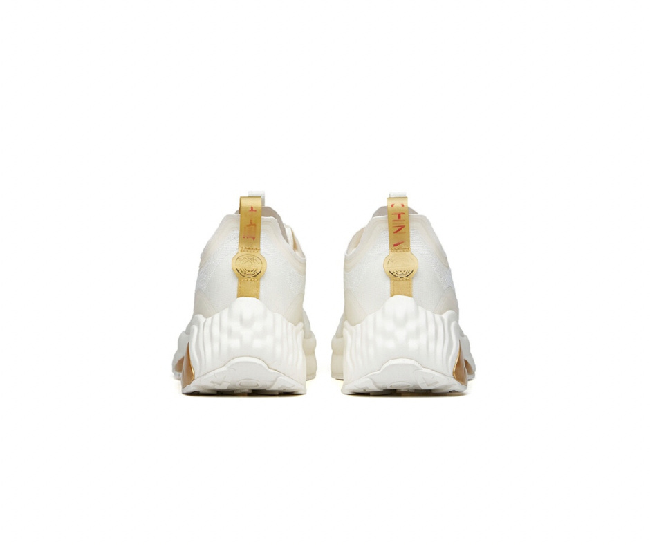 安踏颁奖服国旗版,安踏星标系列奥运领奖鞋