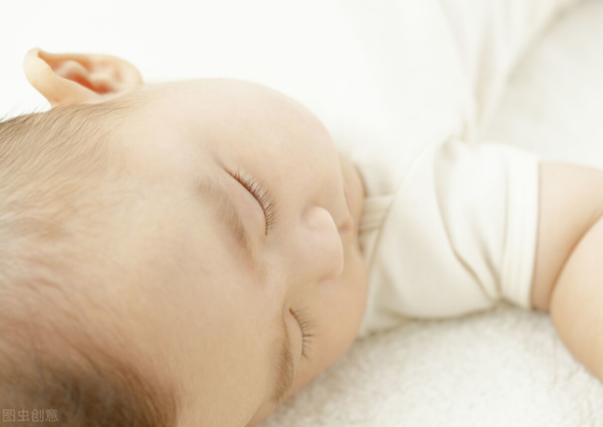 宝宝沾床就醒，主要是这些原因，学会应对就再也不用烦恼了