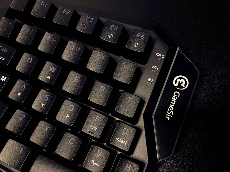 小鸡x2手柄如何玩吃鸡,gamesir盖世小鸡z2机械键盘