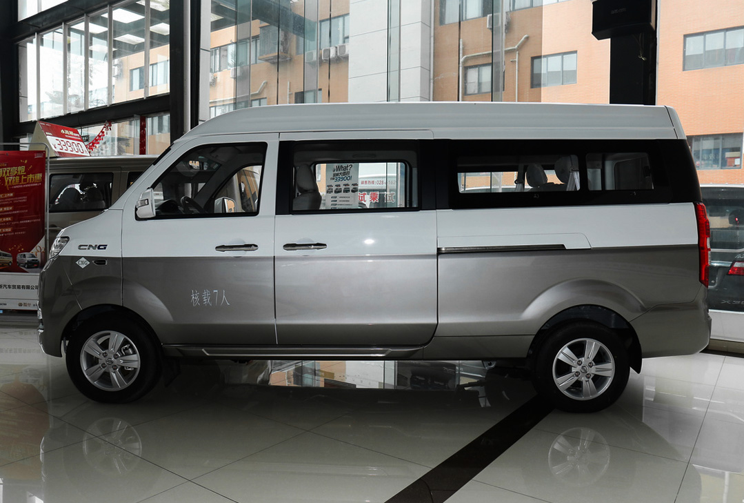 华晨鑫源面包车7座烧油车价格,华晨鑫源燃油版家用豪华版