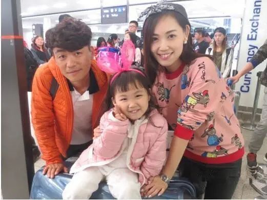 王宝强的小孩多大了长得怎么样,王宝强10岁儿子近照曝光