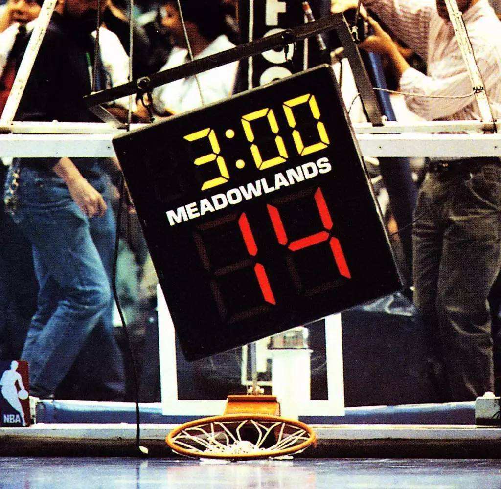 奥尼尔魔术扣断篮架,奥尼尔入篮后篮球架塌下来视频