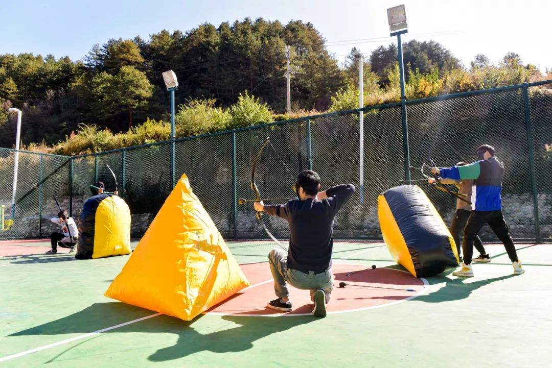 秋景徒步、汗蒸唱K,吃满族特色二八席,最适合团建的怀柔秘境