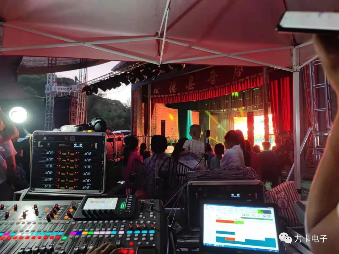 力卡无线话筒调频配对,力卡无线麦克风场外音大