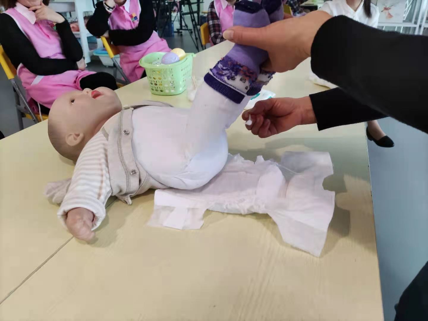 月嫂培训班重庆哪里学,重庆月嫂公司十大排名