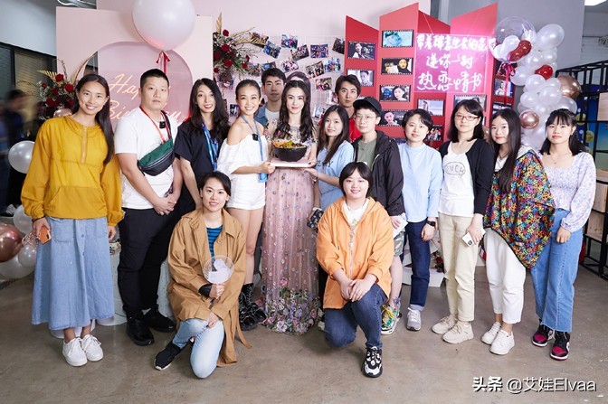 张柏芝大背头发型,张柏芝出席活动西装丸子头