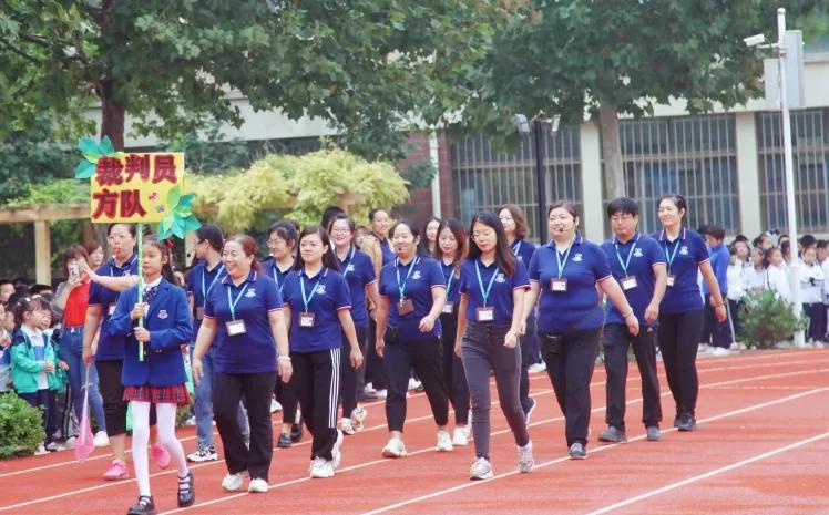 潍坊光正·潍州外国语学校童心向*党**，超越梦想。2021年秋季运动会掠影