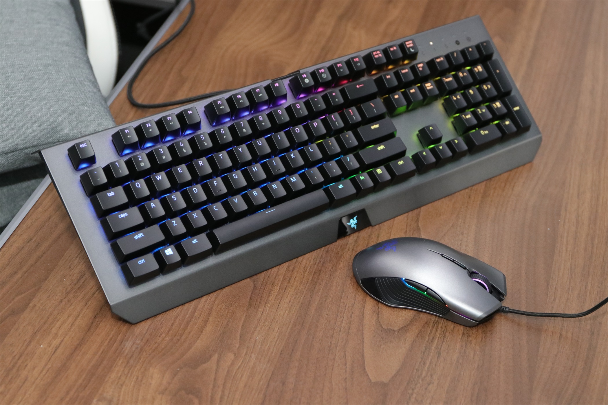 雷蛇黑寡妇怎么改色,雷蛇黑寡妇x竞技幻彩版