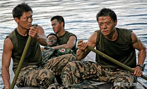 原著中吴哲是上尉还是少校,士兵突击吴哲个人简历