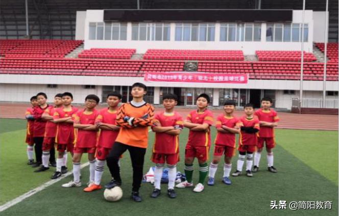 简阳有足球专业的学校,简阳市通材实验学校足球