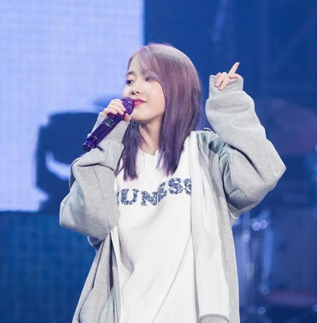 lisa泫雅写真照片,lisa泫雅同款