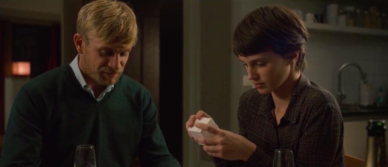 《双面情人》：纷繁欲望下，一场女性的自我探索与心灵救赎