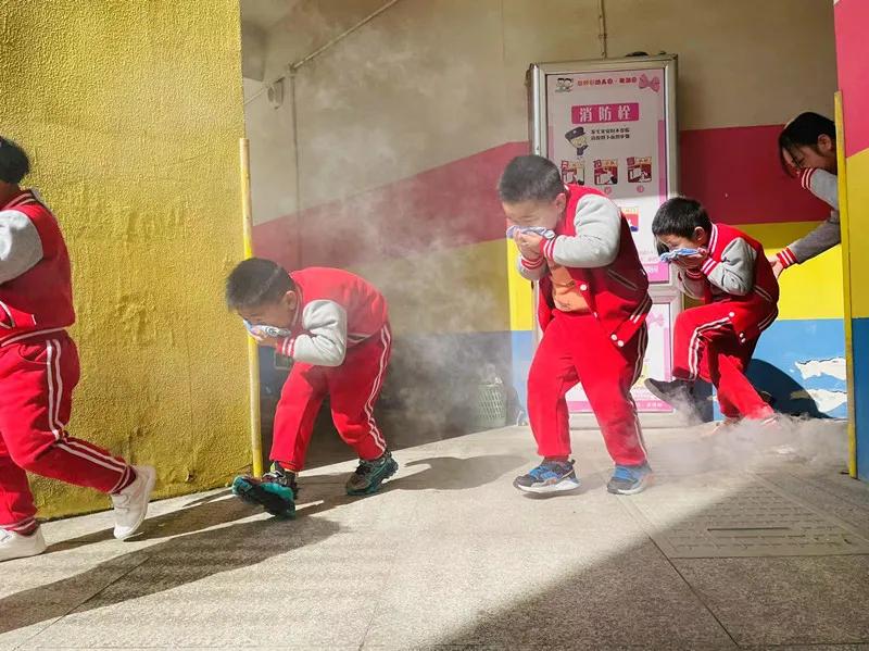 关于119消防的演练视频,119消防宣传日逃生视频
