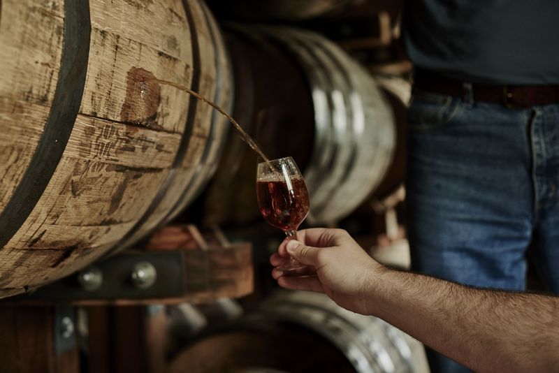 分享一个品威士忌的诀窍,解密威士忌的橡木桶