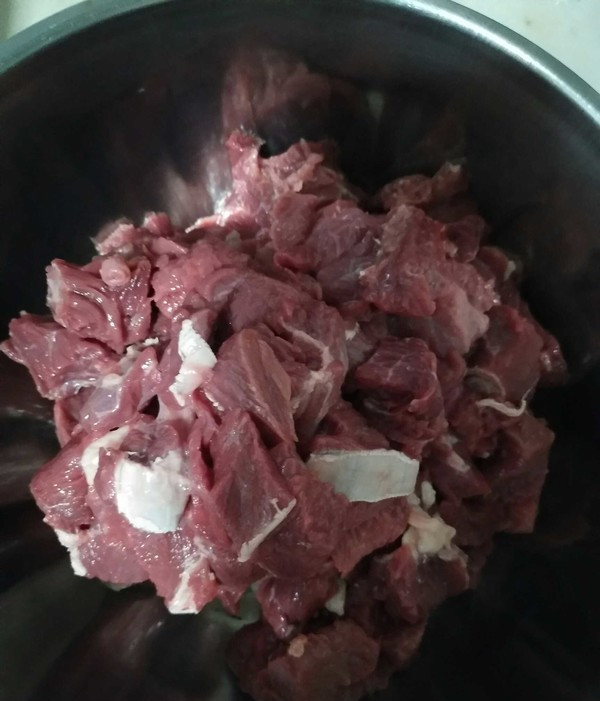 炖肉直接炖不焯水行吗,炖肉怎样不会柴