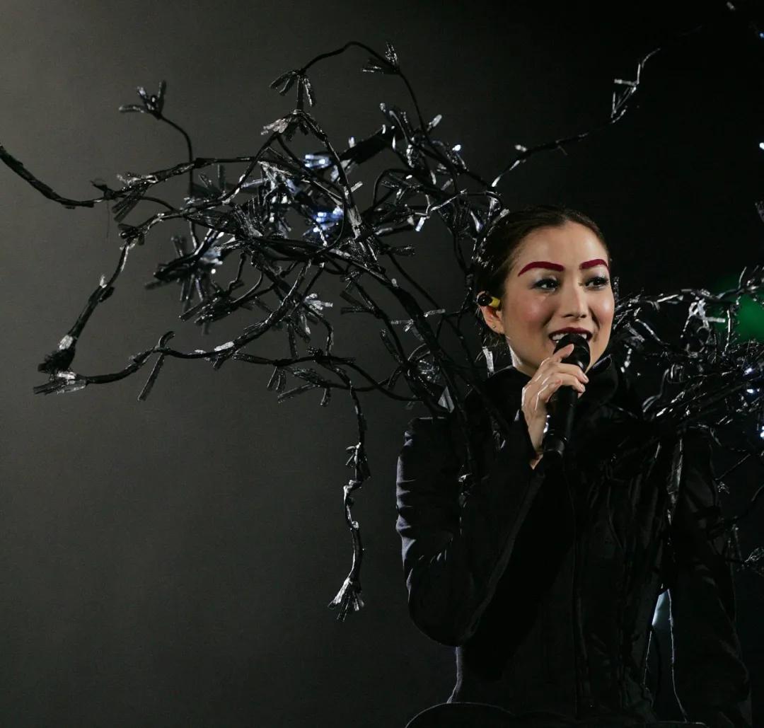 和49岁的她比，流量们的努力好廉价