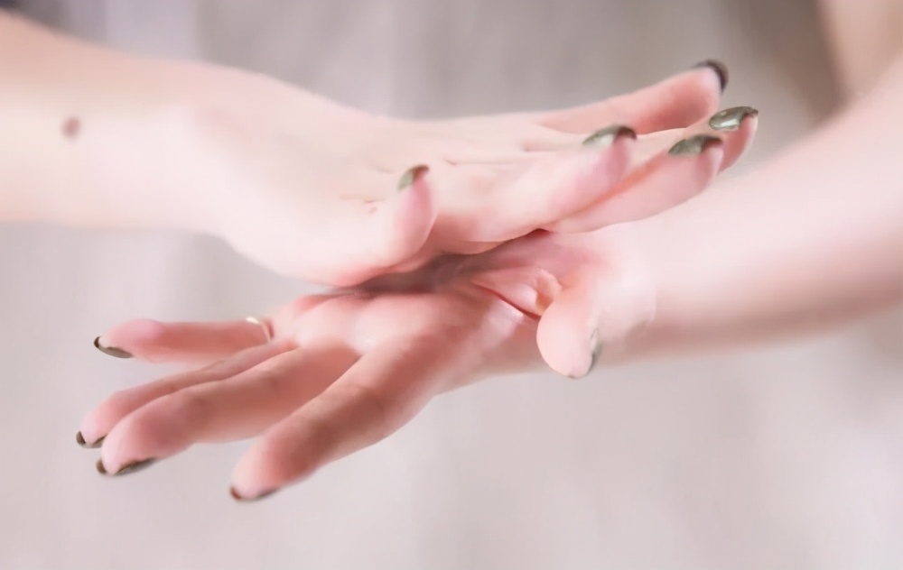 雅诗兰黛小棕瓶哪些明星用,杨幂雅诗兰黛精华