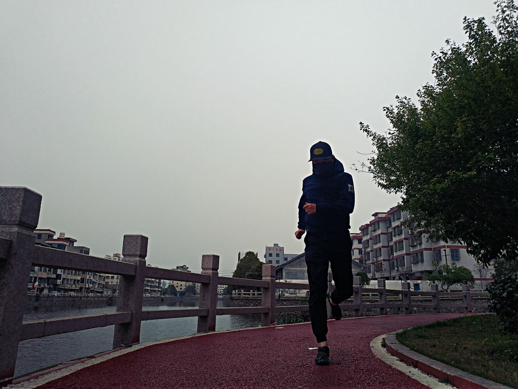 奇怪而又舒适:VibramFuroshiki包裹鞋体验